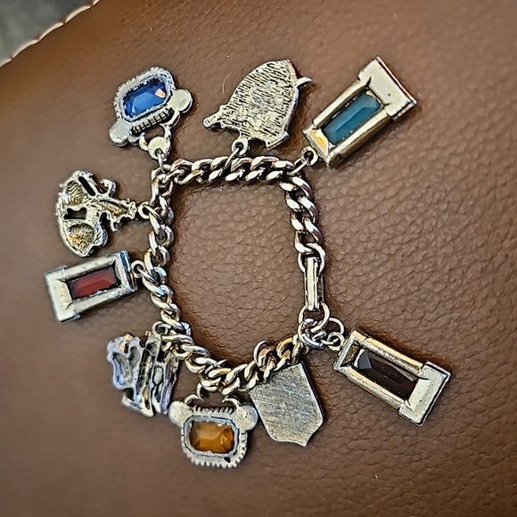 Vintage Medieval Renaissance Castlecore Shield Glass Charm Chain Bracelet - Picture 15 of 15